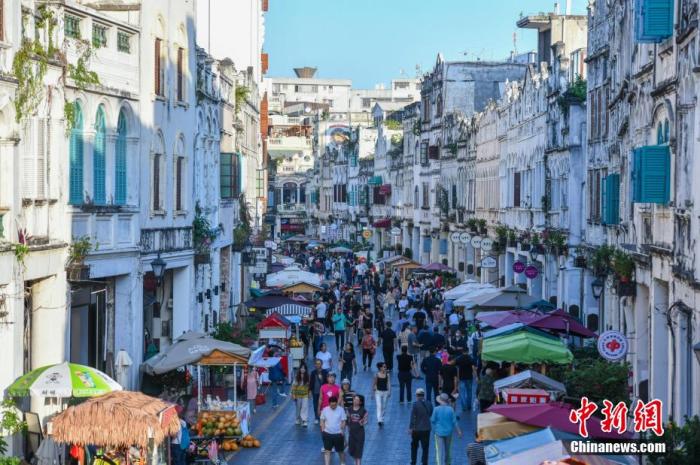 資料圖：圖為?？隍T樓老街游客如織。 <a target='_blank' href='/' >中新網(wǎng)</a>記者 駱云飛 攝