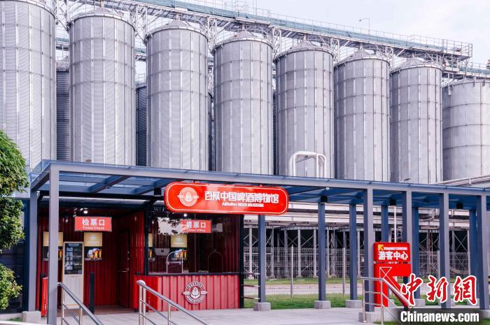 圖為基地原料立倉(cāng)?！±钅宪?攝