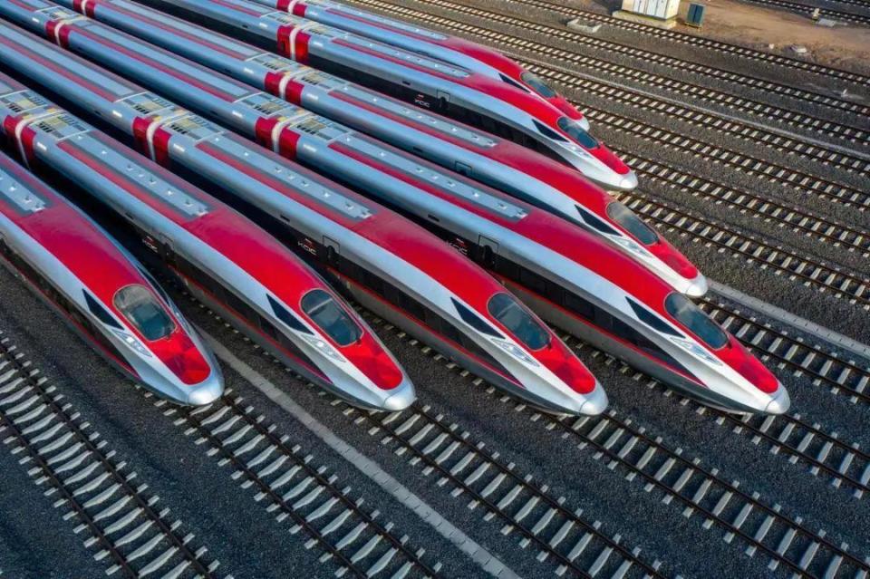 ?雅萬(wàn)高鐵動(dòng)車組。中國(guó)中車供圖。