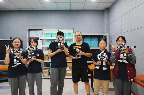 重慶八中科學(xué)城中學(xué)?？苿?chuàng)社團(tuán)。